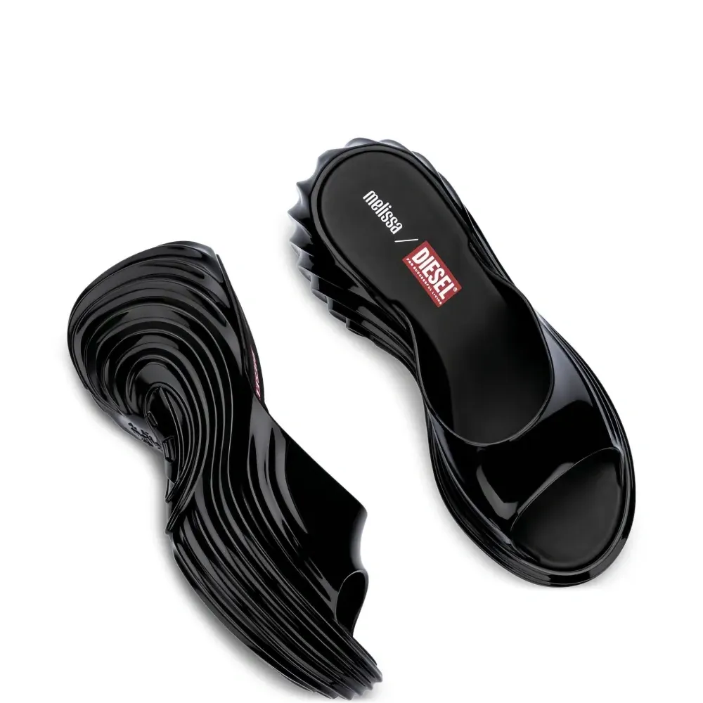 Шлепанцы Quantum на платформе из коллаборации с Diesel