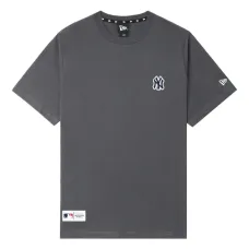 Футболка с вышитым логотипом