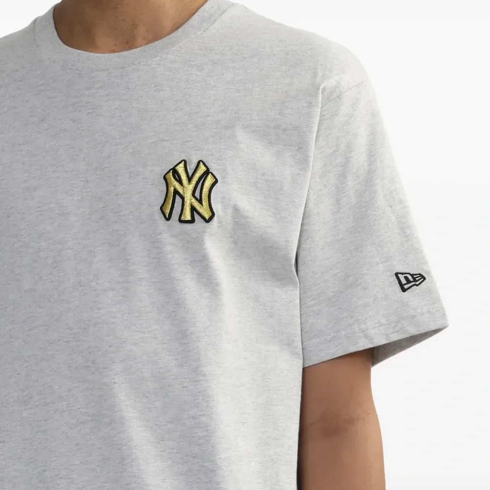 Футболка с вышитым логотипом