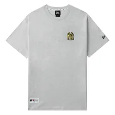 Футболка с вышитым логотипом