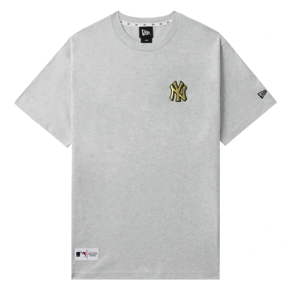 Футболка с вышитым логотипом