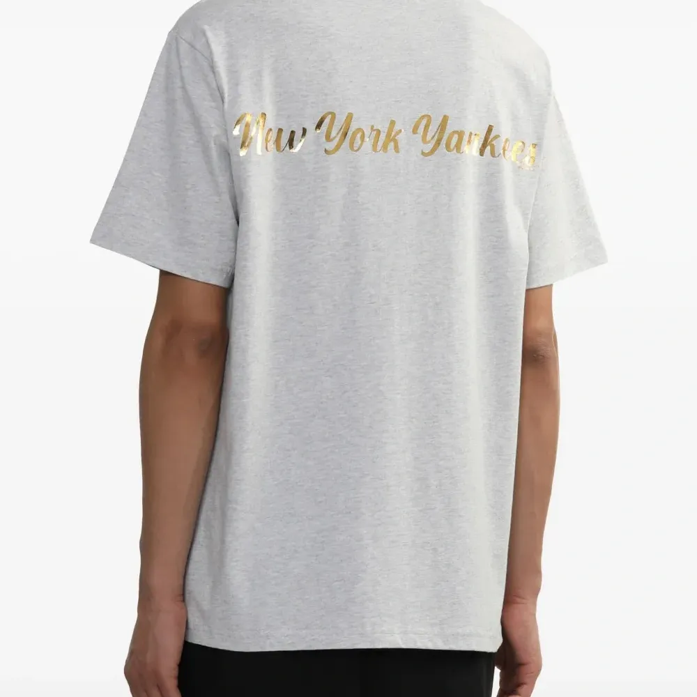 Футболка с вышитым логотипом