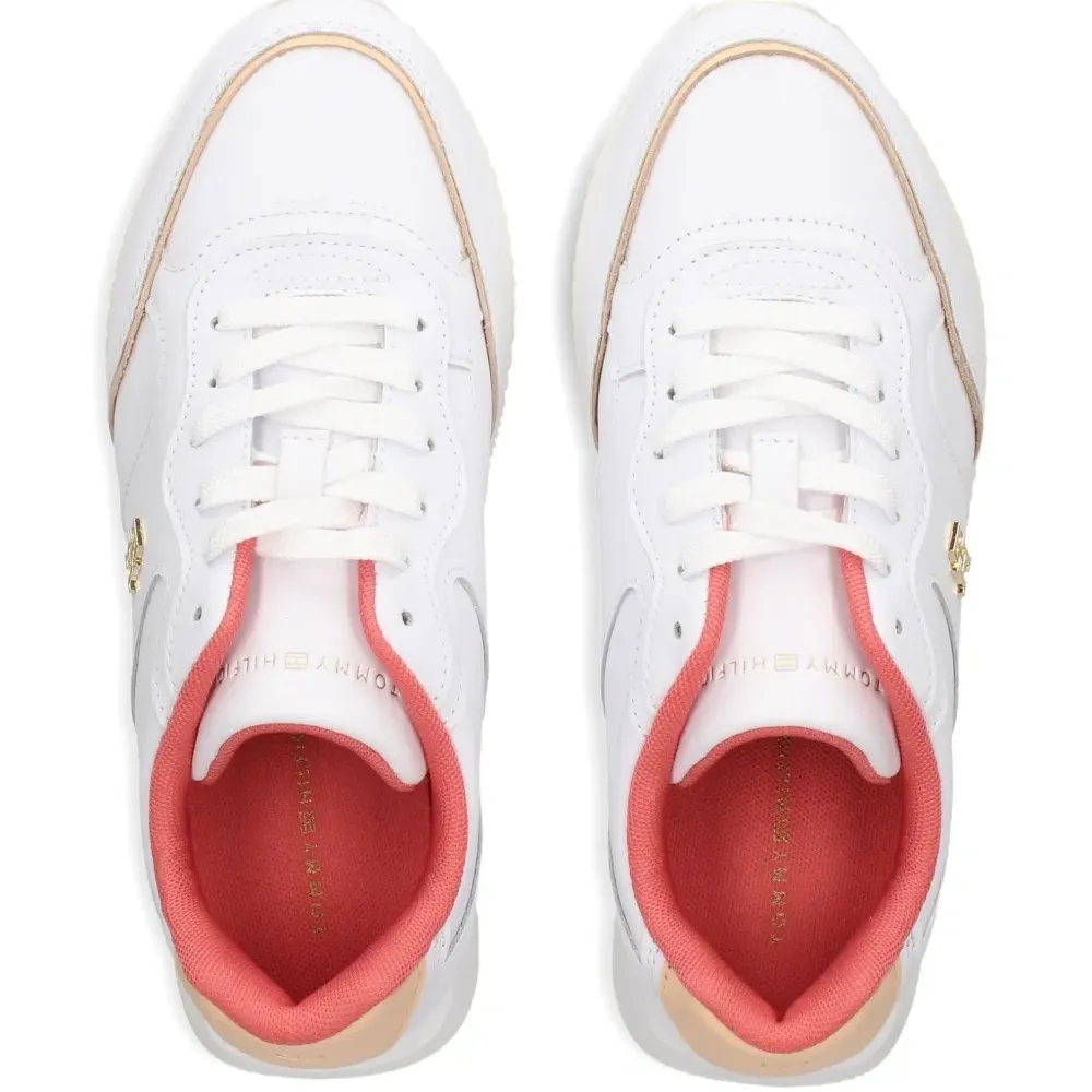 Кроссовки на шнуровке Кроссовки на шнуровке