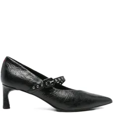 Туфли с заостренным носком и заклепками