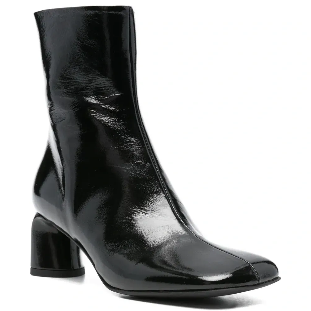 Лакированные ботильоны на блочном каблуке