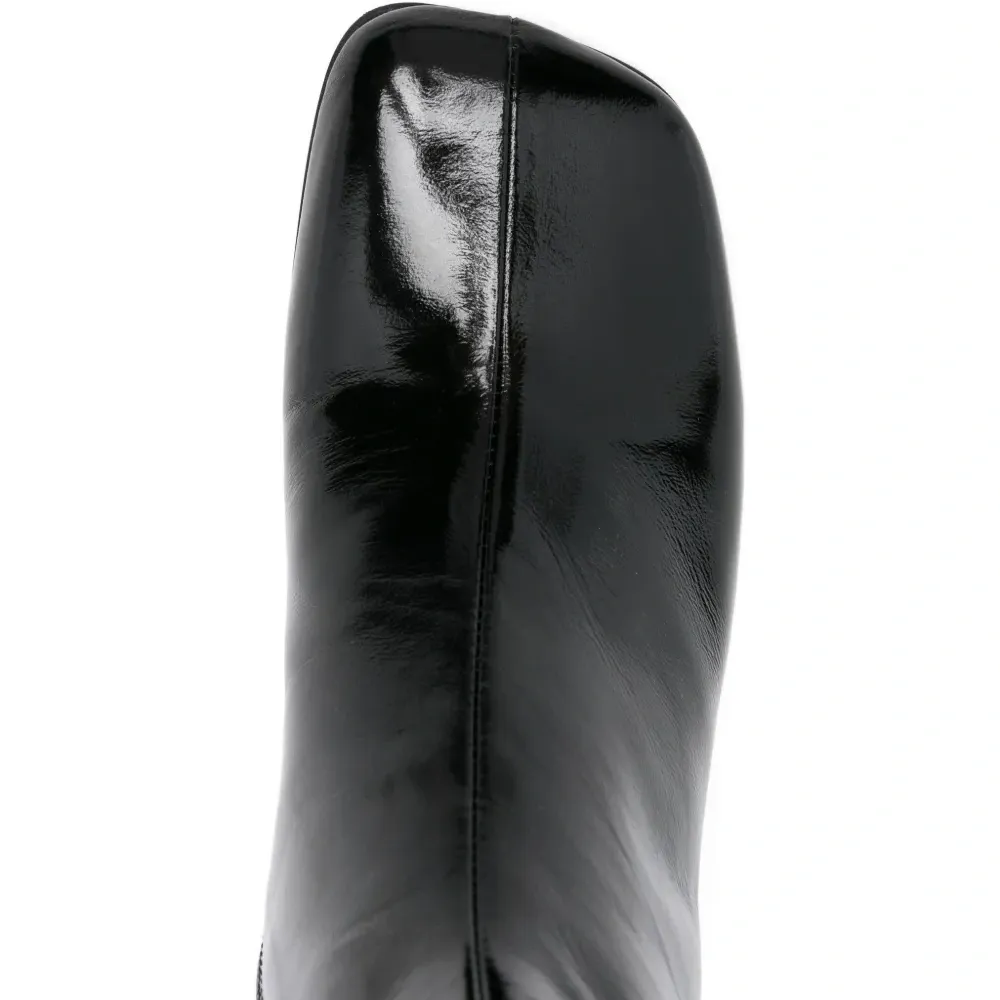 Лакированные ботильоны на блочном каблуке