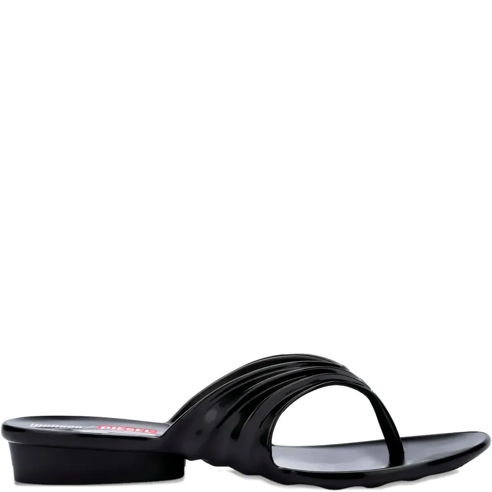 Шлепанцы из коллаборации с Diesel