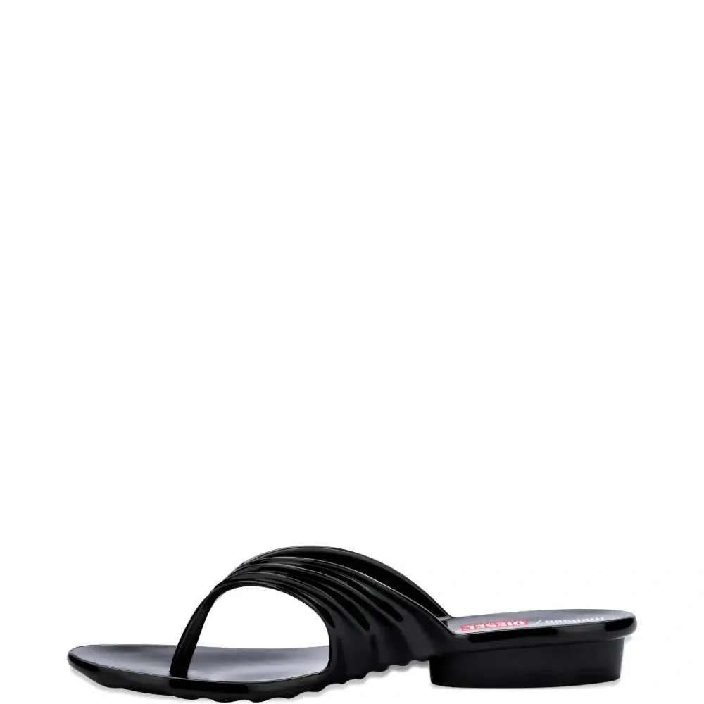 Шлепанцы из коллаборации с Diesel