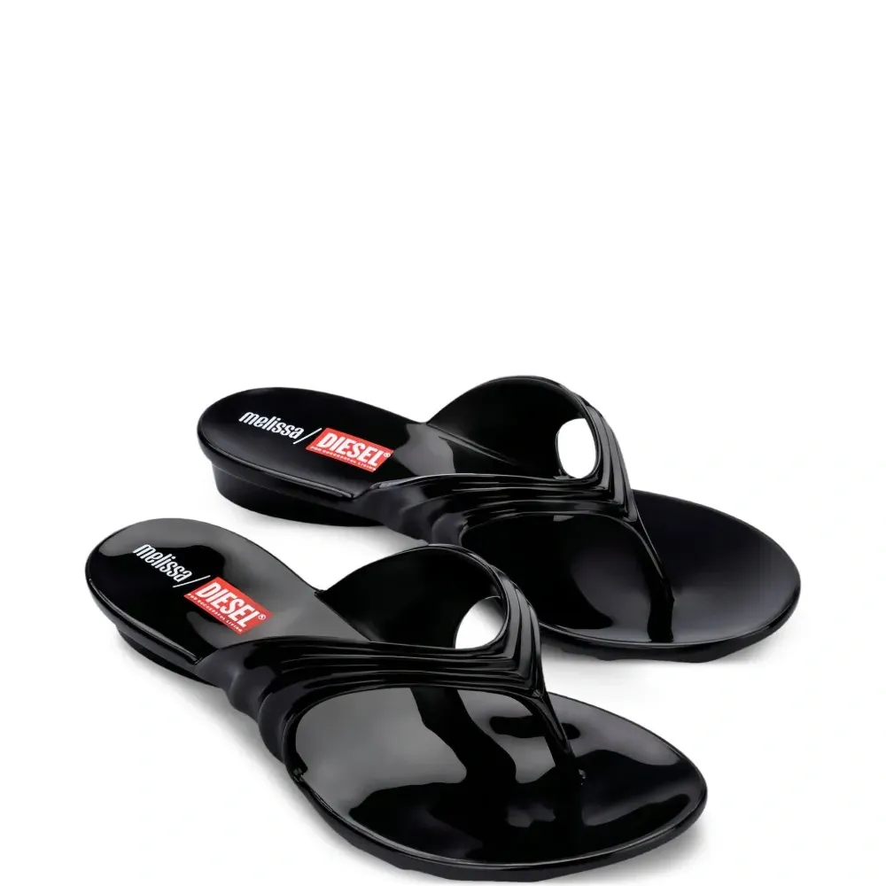 Шлепанцы из коллаборации с Diesel