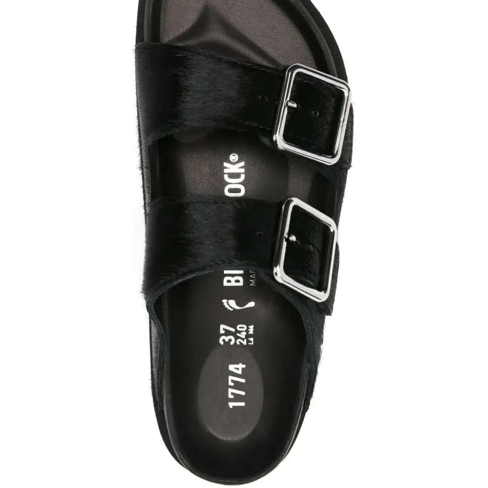 Сандалии с пряжками Сандалии с пряжками