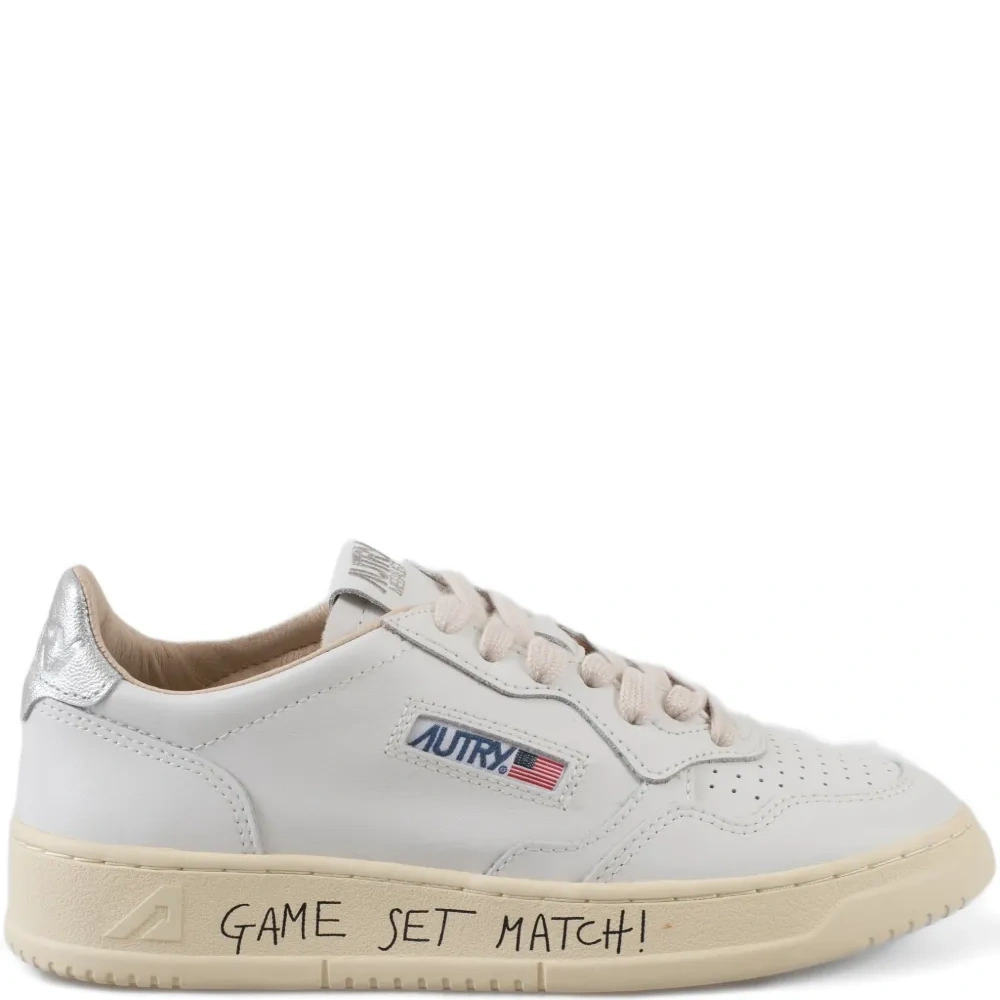 Кроссовки с перфорацией