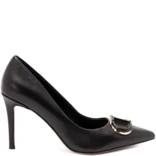 Туфли с заостренным носком