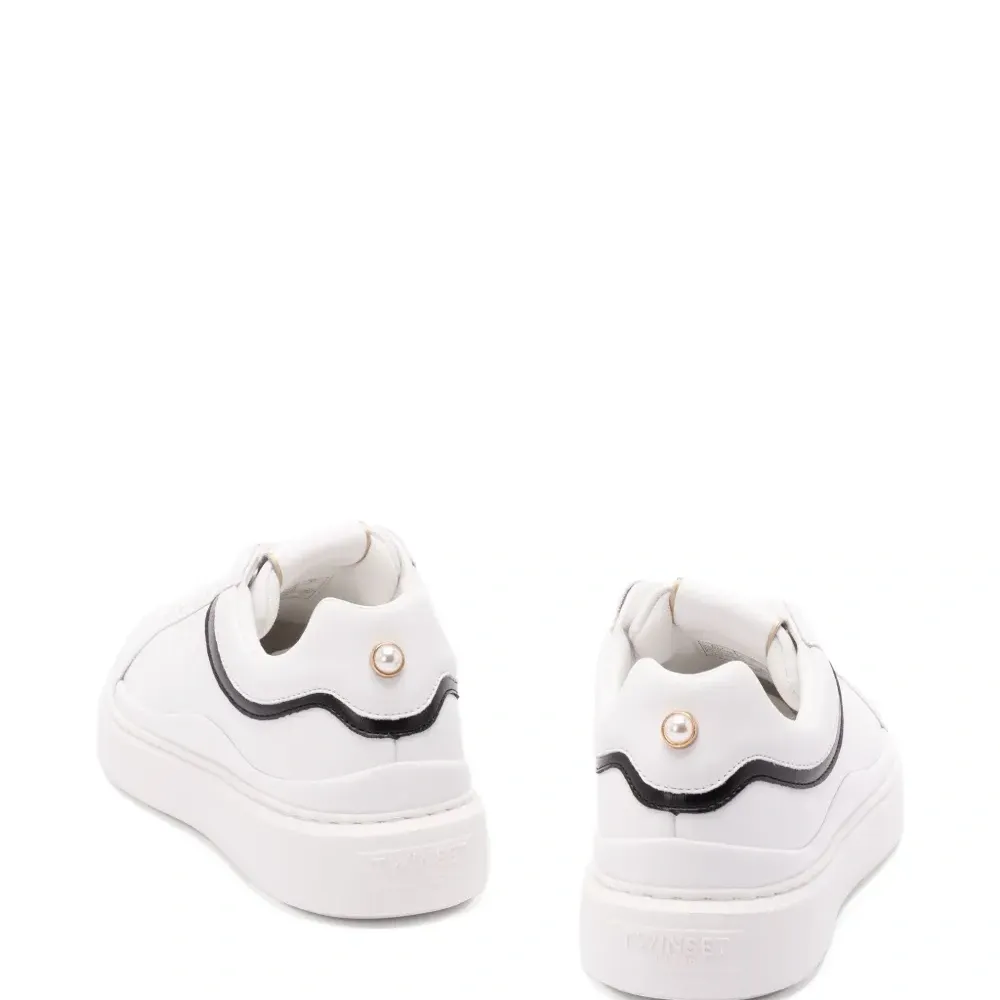 Кроссовки на шнуровке