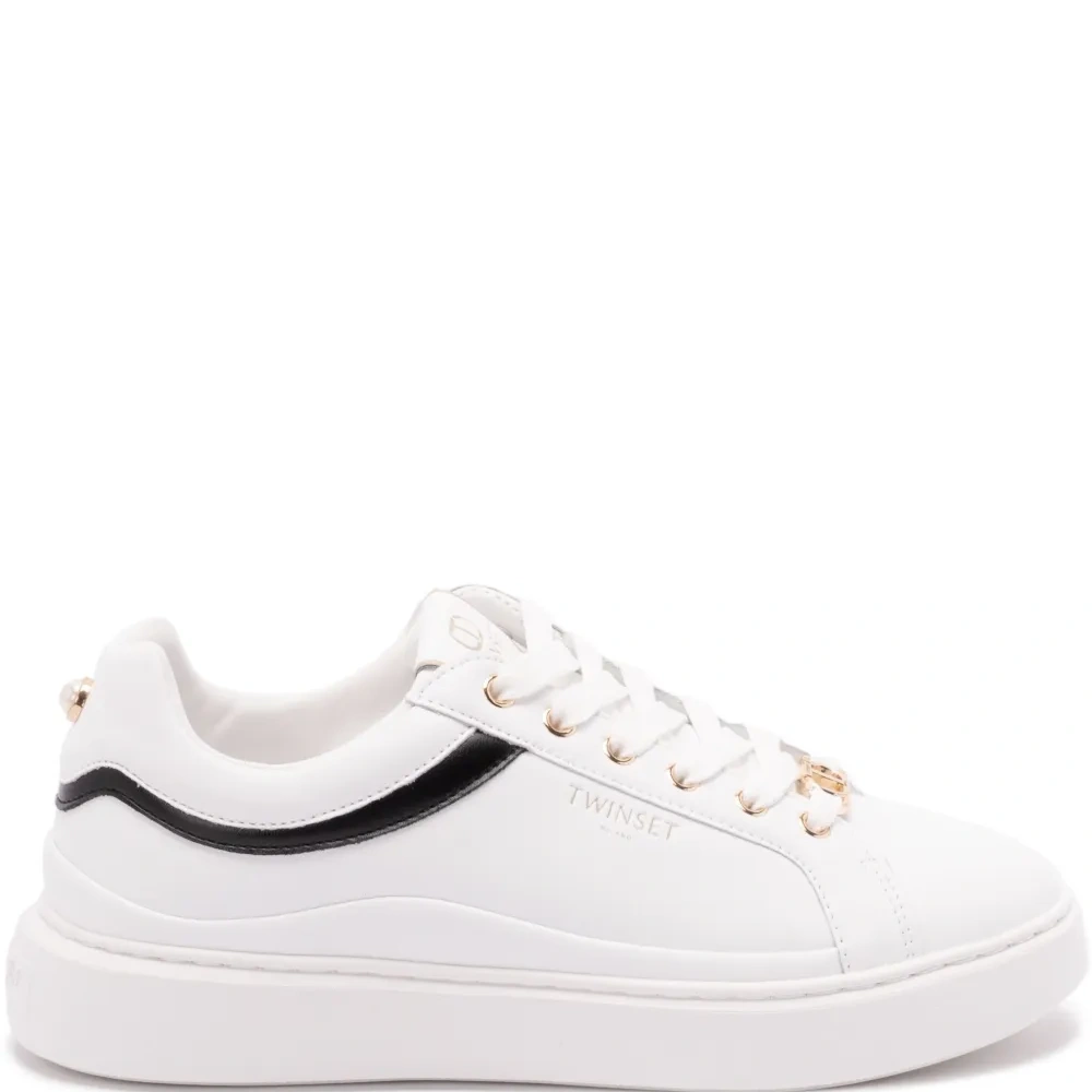 Кроссовки на шнуровке