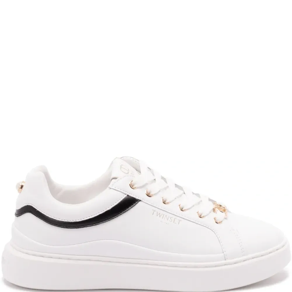 Кроссовки на шнуровке