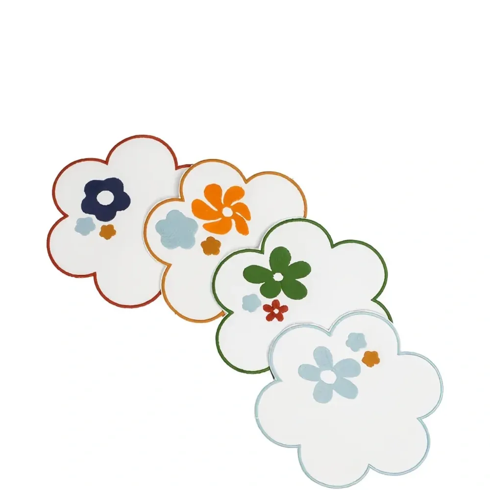 Набор из четырех льняных подставок с цветочной вышивкой