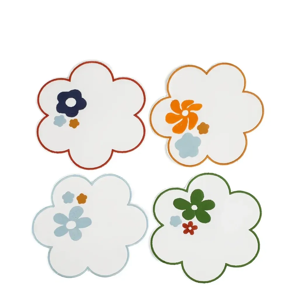 Набор из четырех льняных подставок с цветочной вышивкой