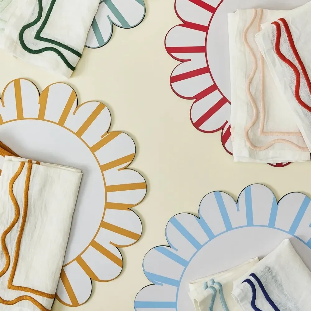 Набор из четырех льняных салфеток с вышивкой