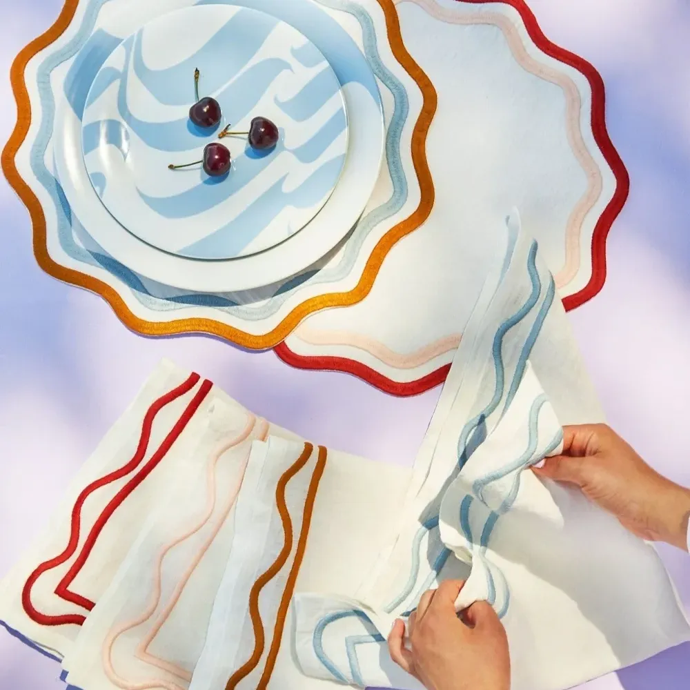 Набор из четырех льняных салфеток с вышивкой