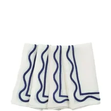 Набор из четырех салфеток с фестонами Набор из четырех салфеток с фестонами