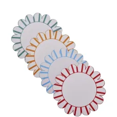 Набор из четырех салфеток с фестонами Набор из четырех салфеток с фестонами