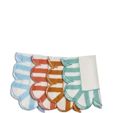 Набор из четырех салфеток с фестонами Набор из четырех салфеток с фестонами