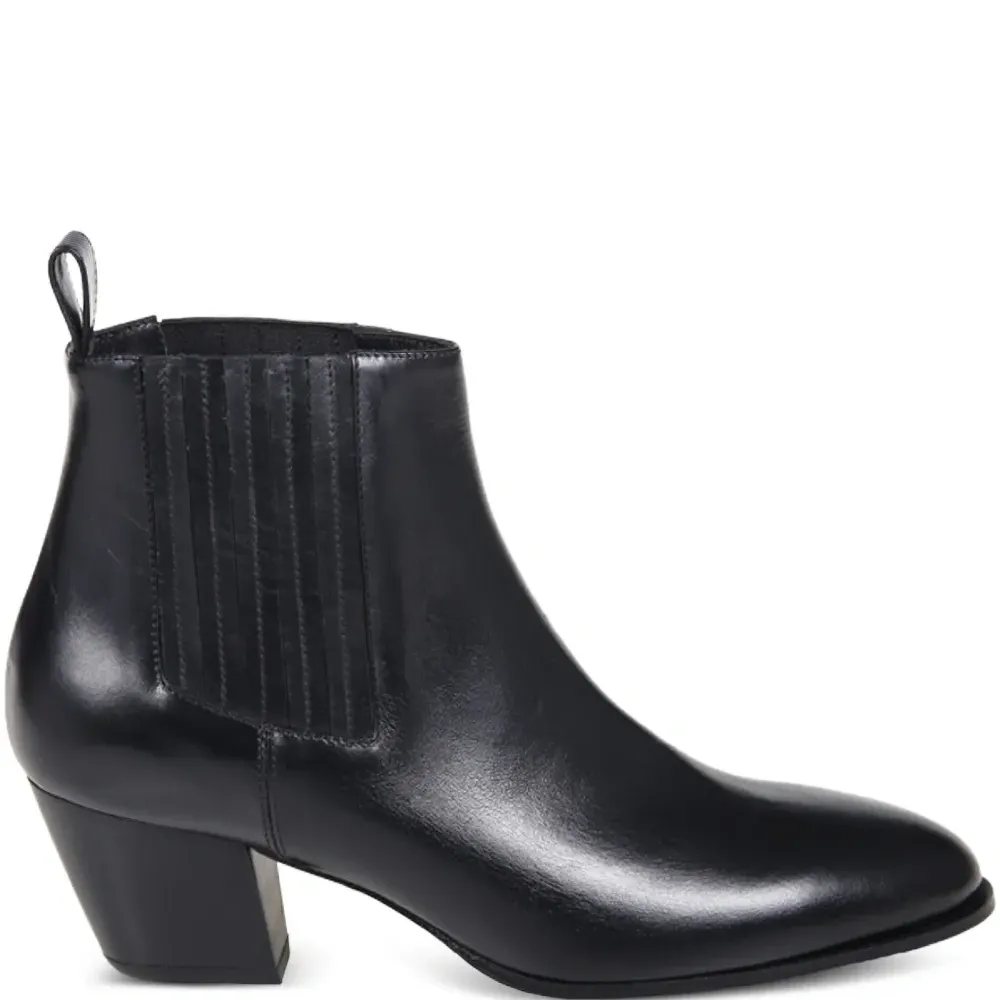 Ботинки на блочном каблуке Ботинки на блочном каблуке