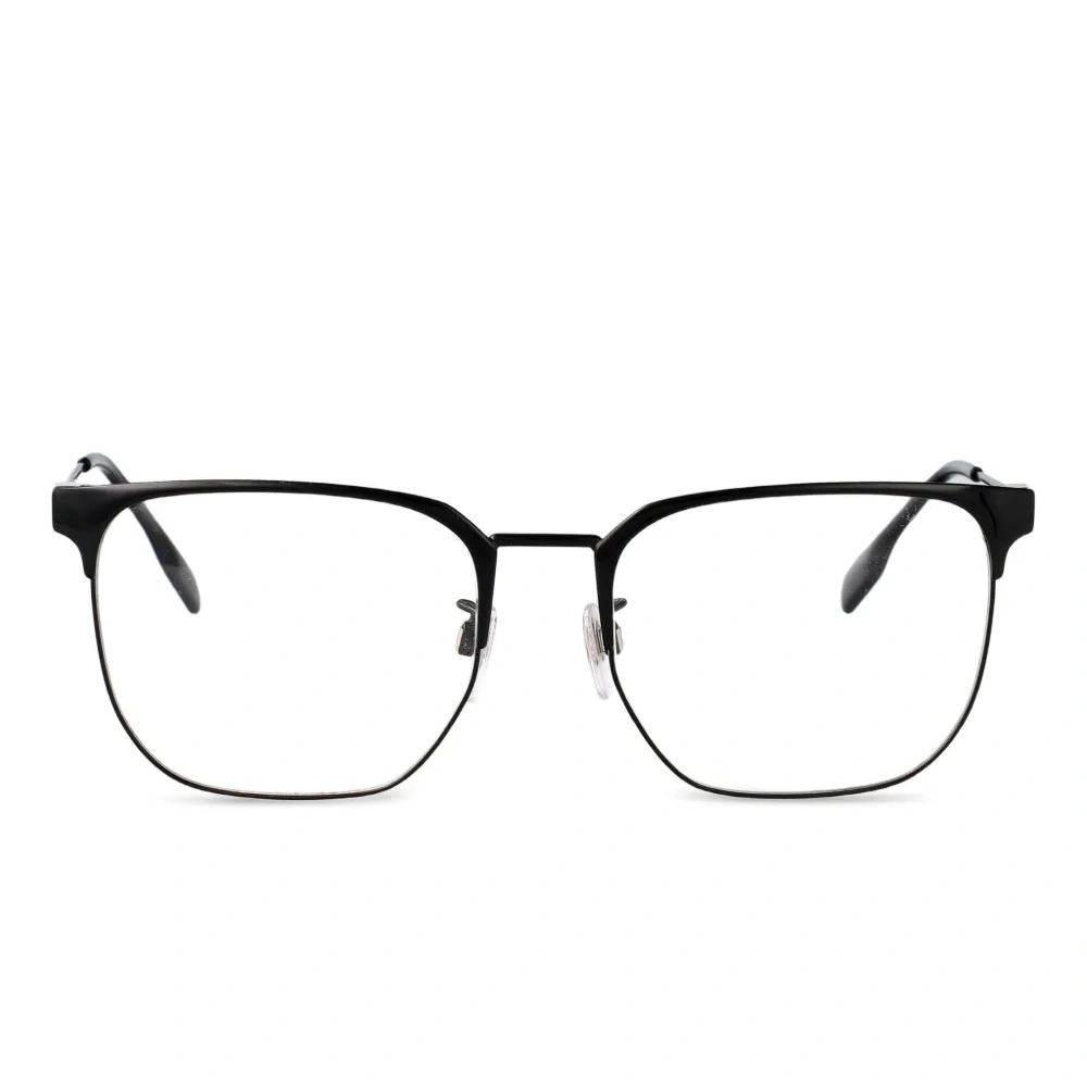 Очки в прямоугольной оправе