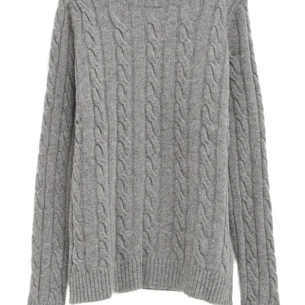 Вязаный свитер