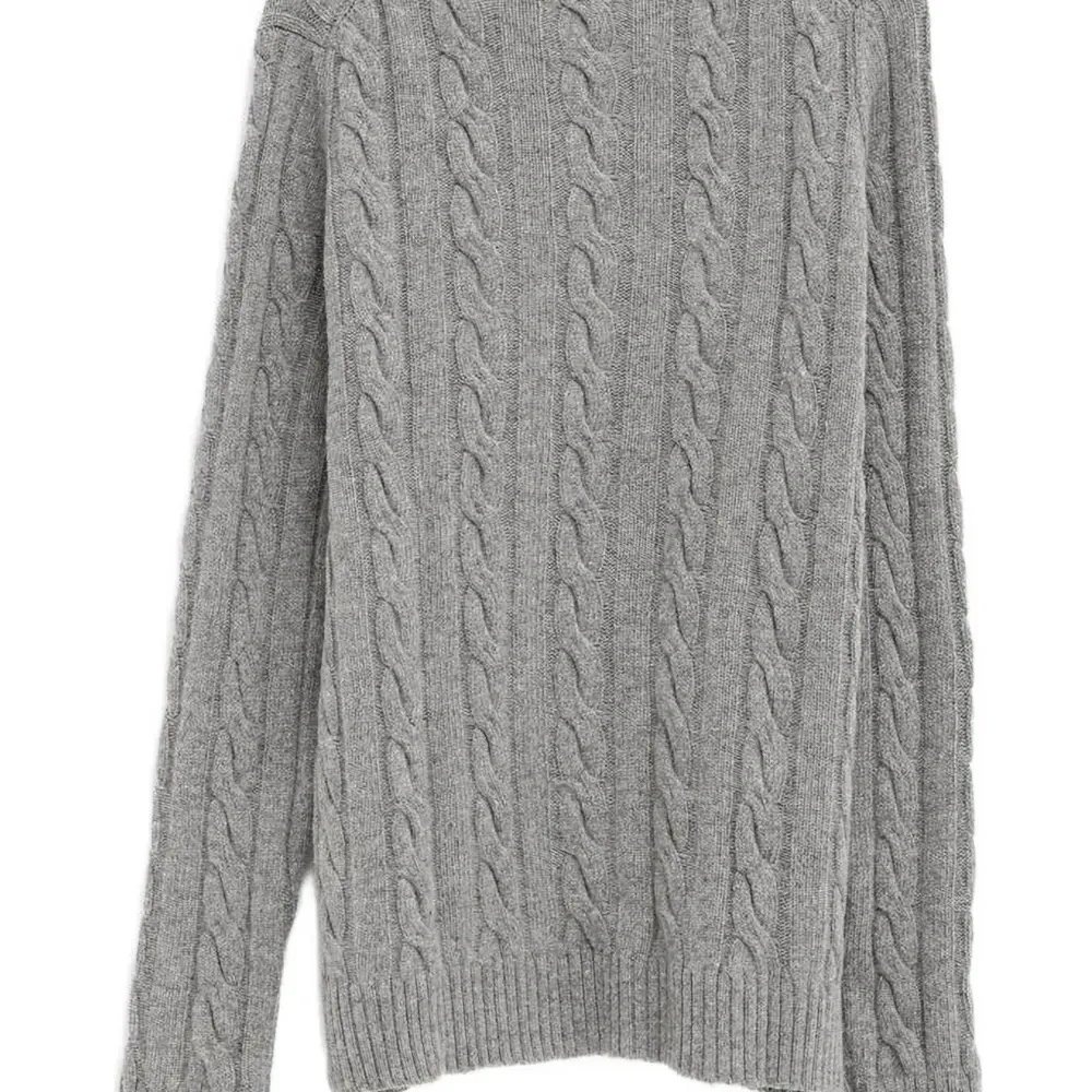 Вязаный свитер