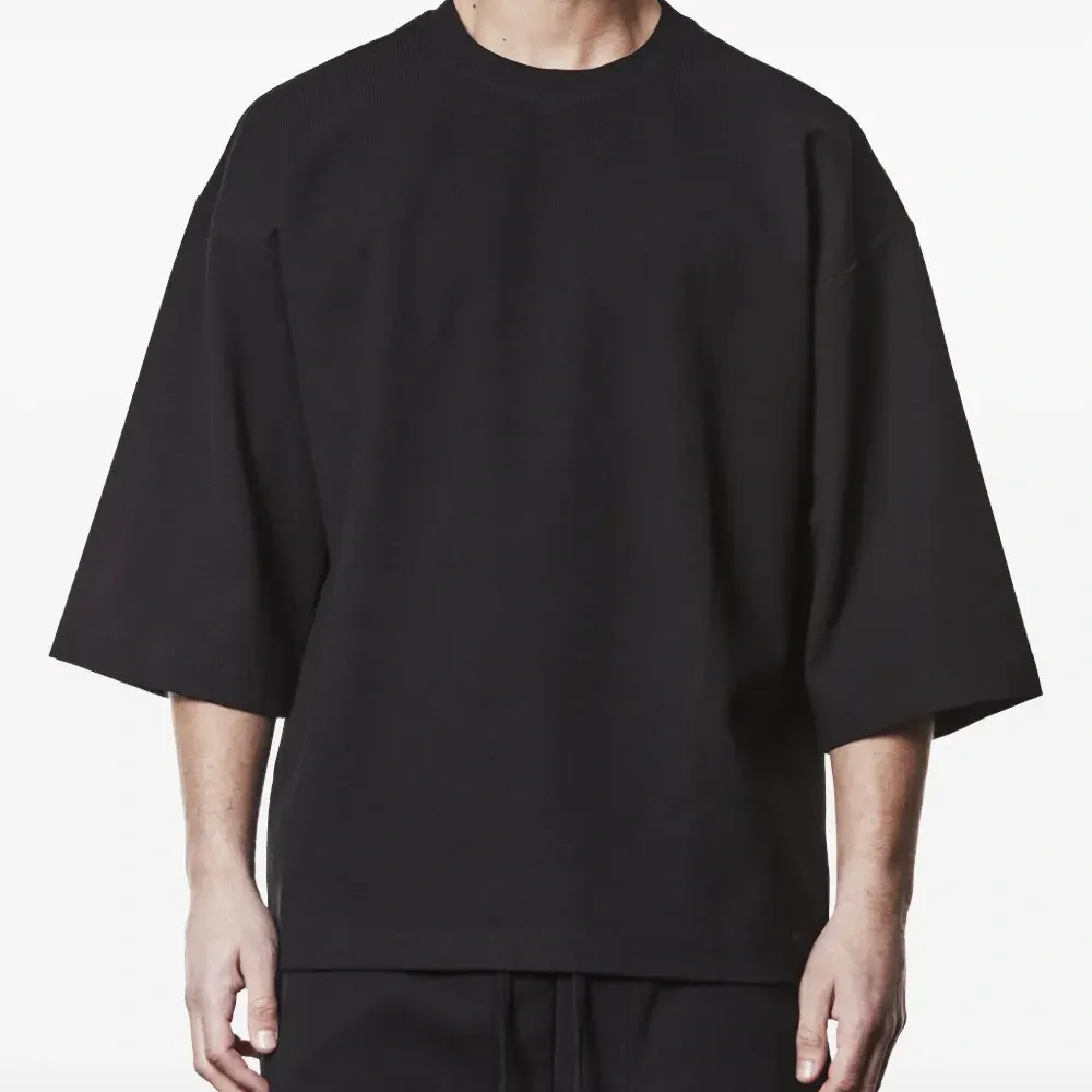 Футболка с рукавами три четверти