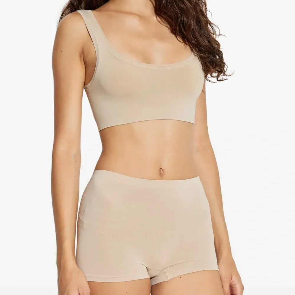 Бесшовный бюстгальтер с U-образным вырезом