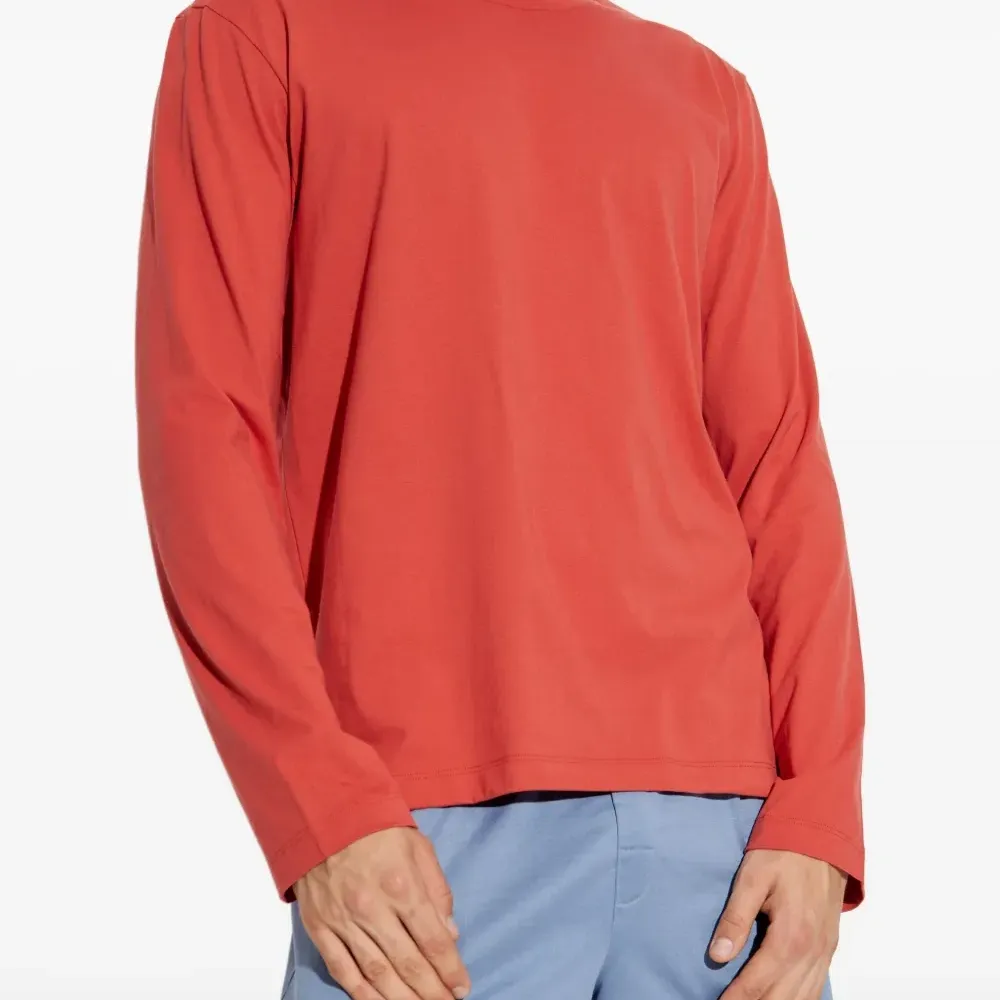 Футболка с длинными рукавами