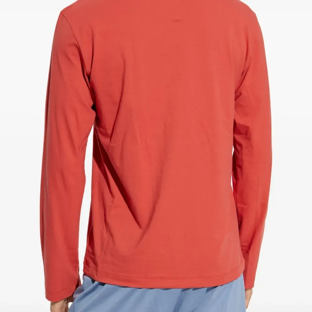 Футболка с длинными рукавами