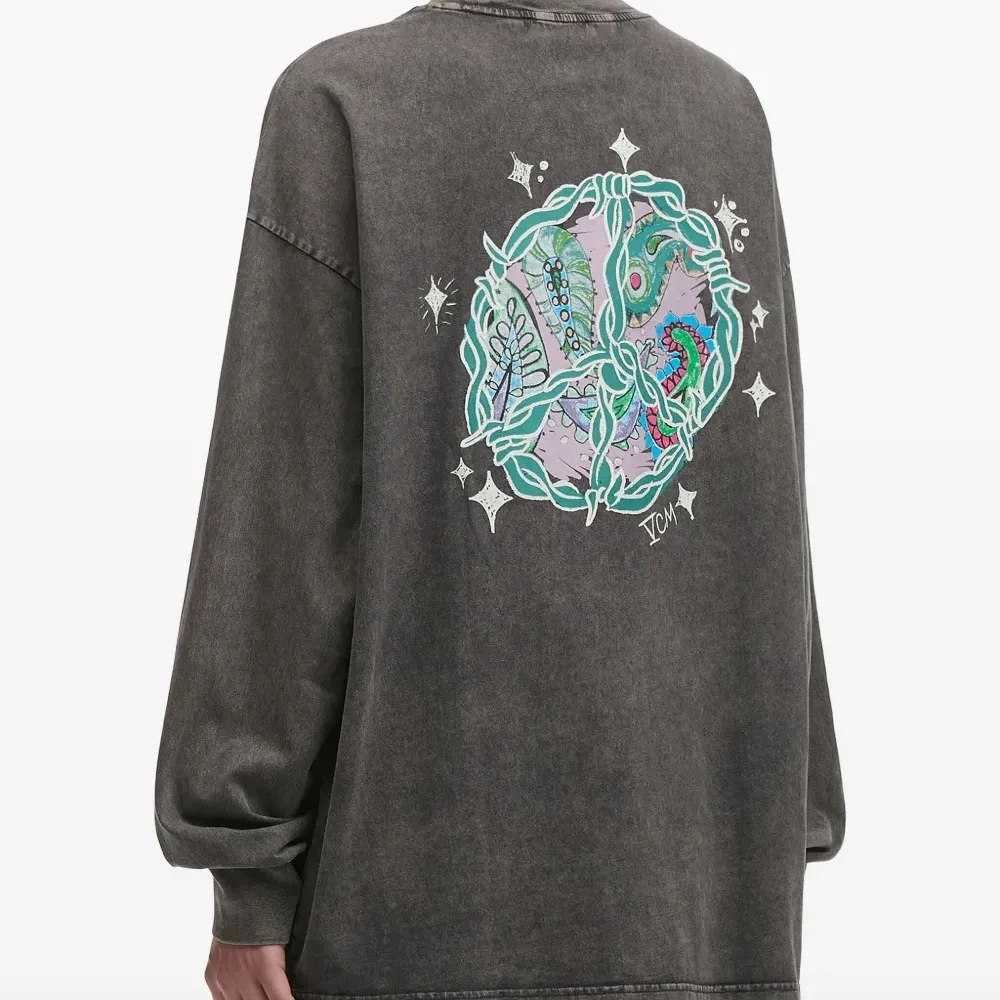 Футболка с длинными рукавами и выцветшим эффектом