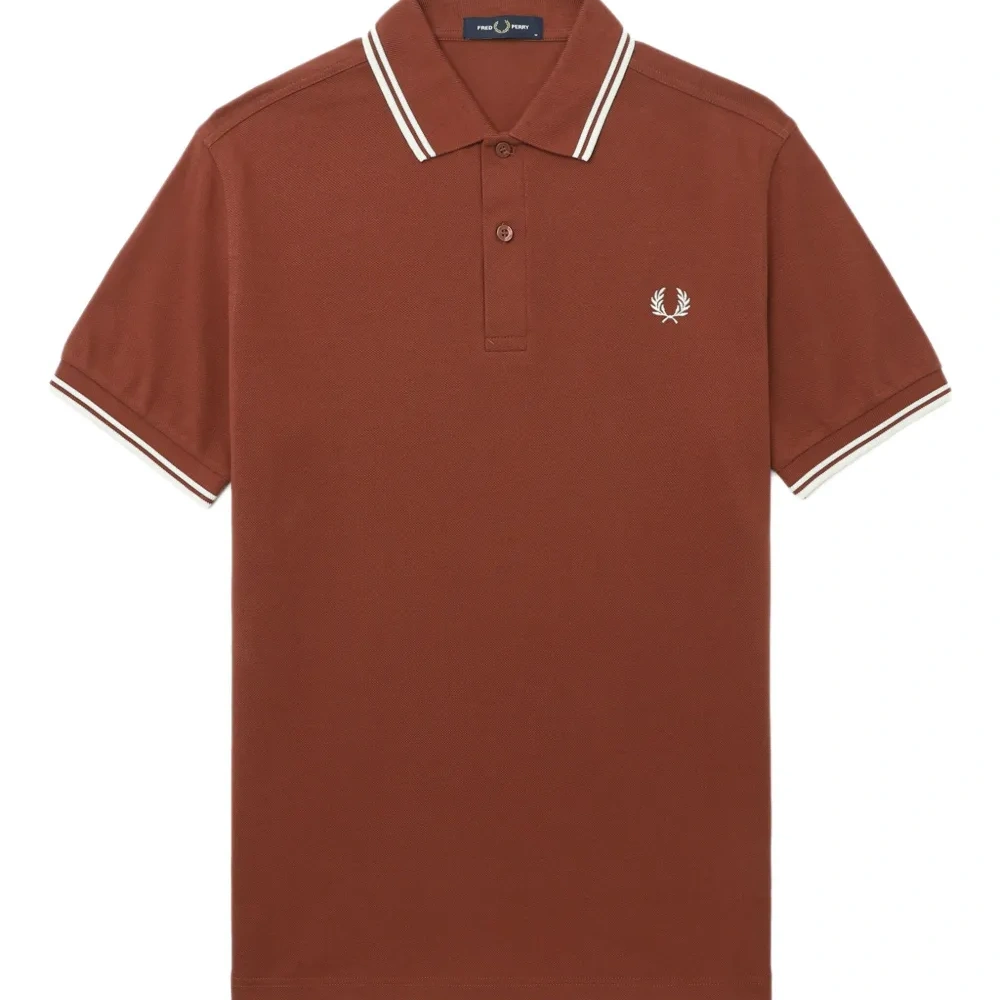 Рубашка поло с полосками на воротнике