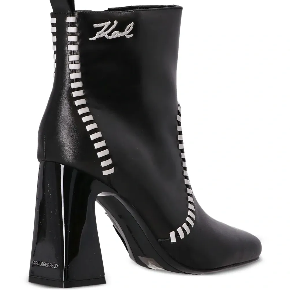 Ботильоны с контрастными полосками