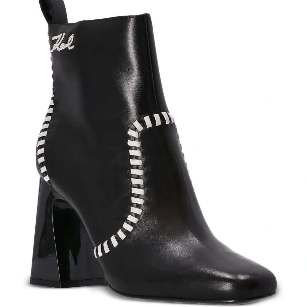 Ботильоны с контрастными полосками