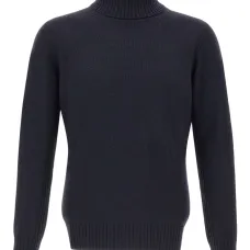 Свитер с высоким воротником