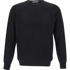 Свитер с круглым вырезом