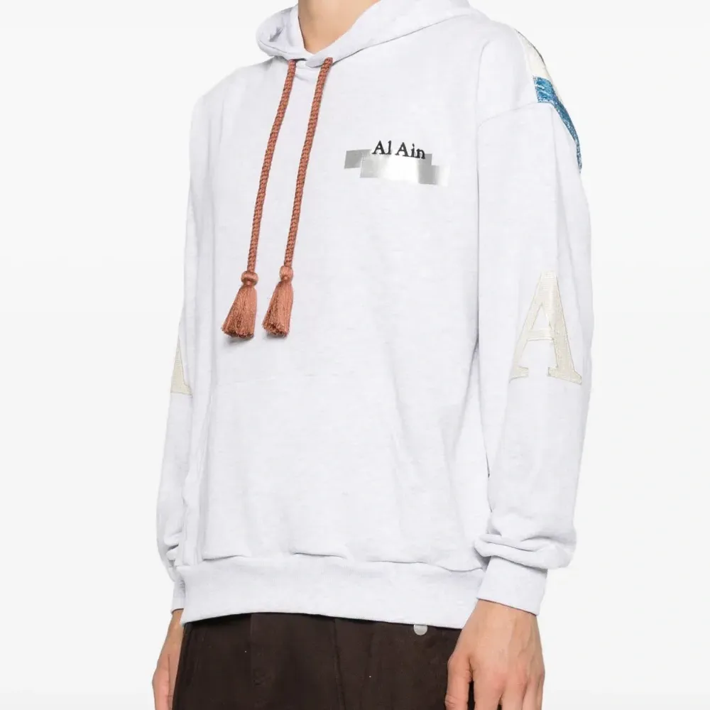 Худи с кисточками