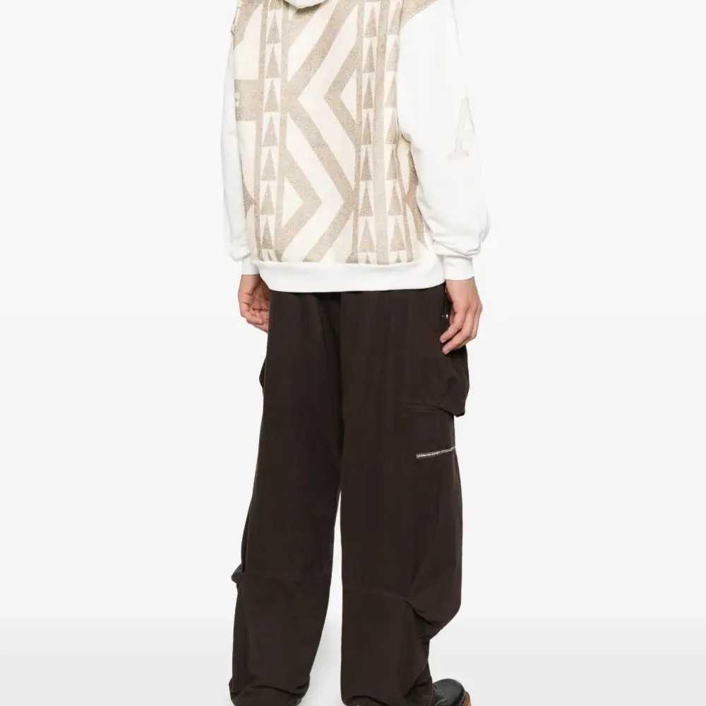 Худи с кисточками и вышивкой