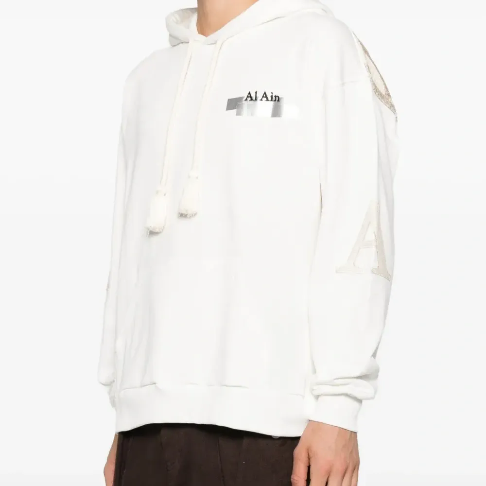 Худи с кисточками и вышивкой