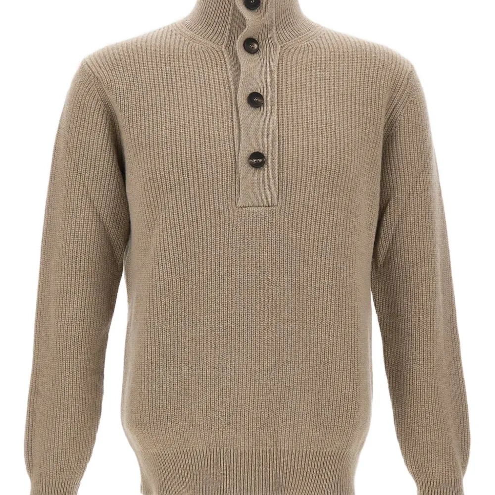 Свитер в рубчик с высоким воротником