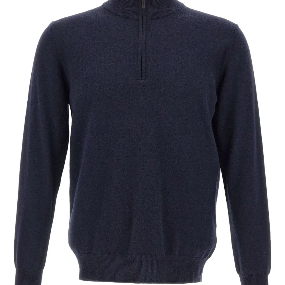 Свитер с воротником-стойкой