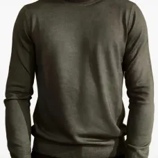 Вязаный свитер с воротником-гольф