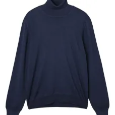 Шерстяной свитер с высоким воротником