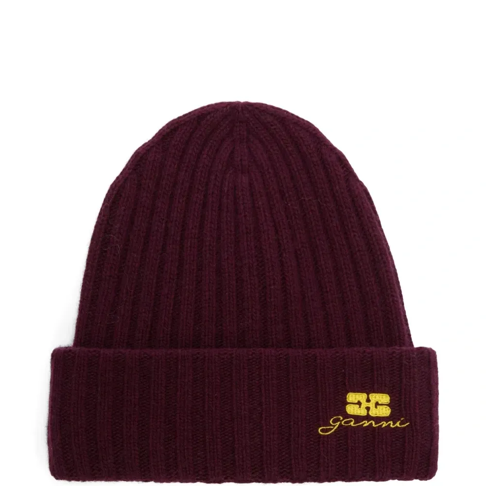 Рифлёная (или вязаная резинкой) шапка