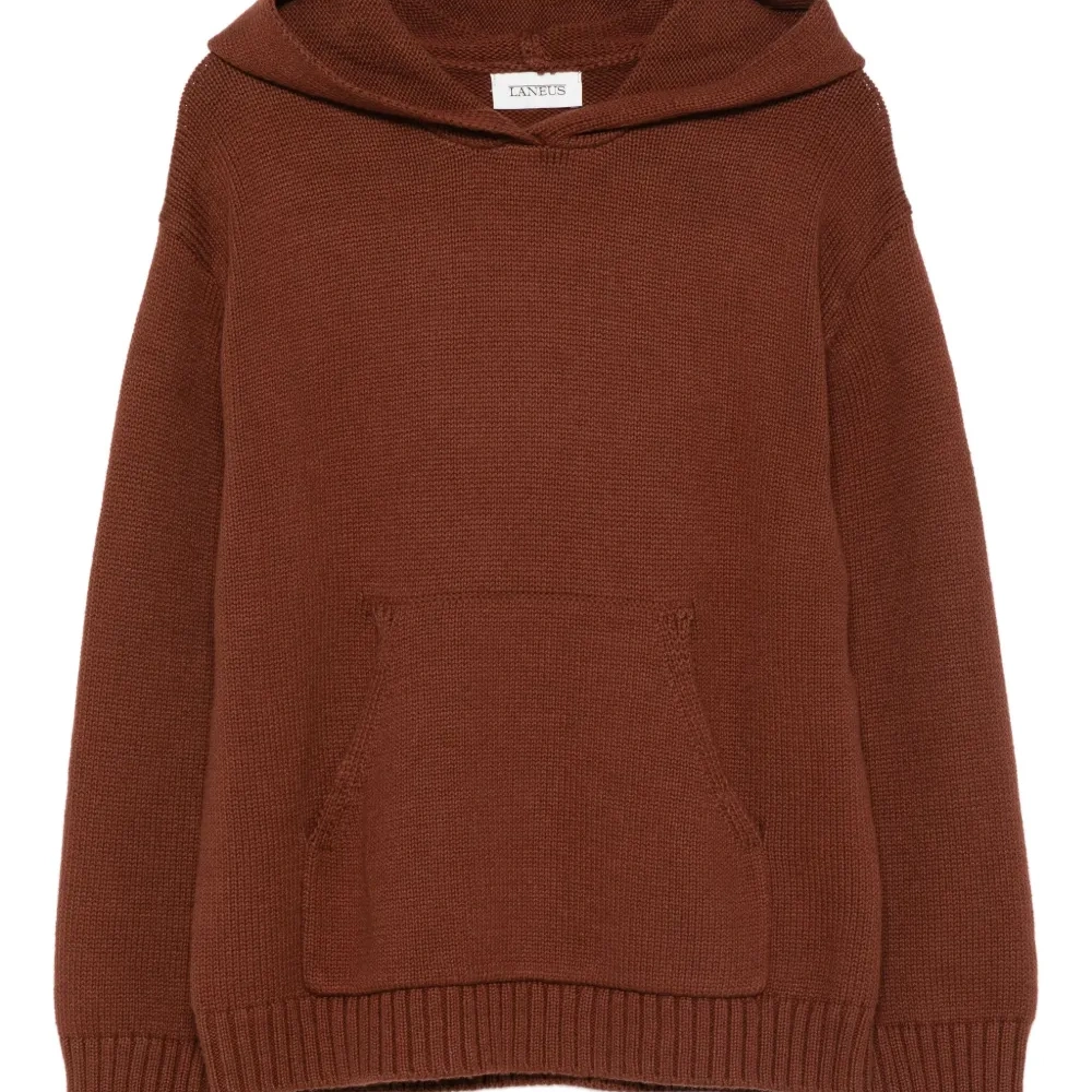 Свитер с капюшоном и карманом