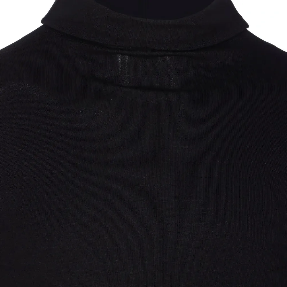 Топ с высоким воротником и длинными рукавами Топ с высоким воротником и длинными рукавами